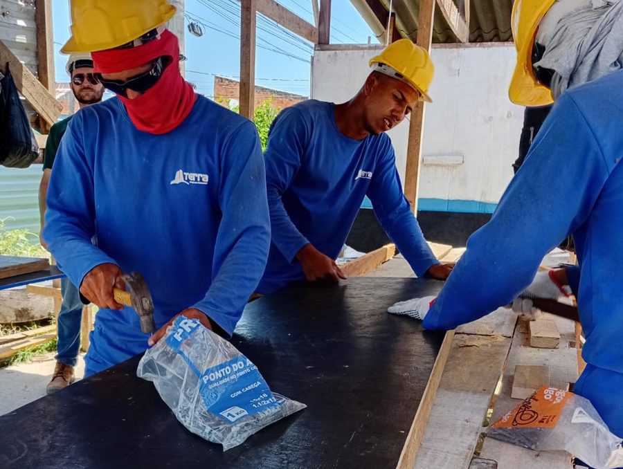 Equipe Terra no canteiro de obras